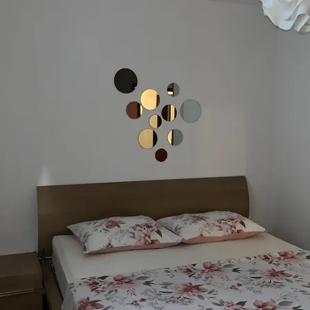Lägenhet Lulu Omis