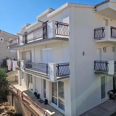 Lulu Omis Duće